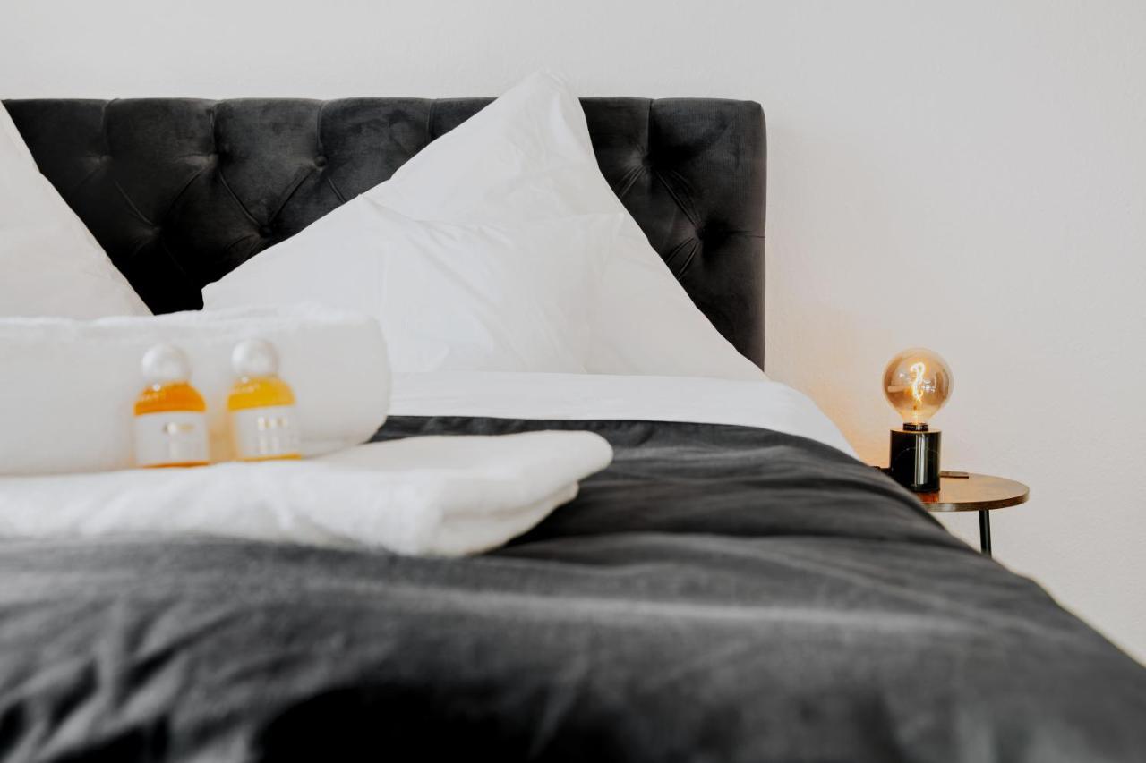 Blissplace 3 Zi Premium Apartment Nahe Getec Arena Mit Kingsize Betten Und Balkon Magdeburg Exteriör bild