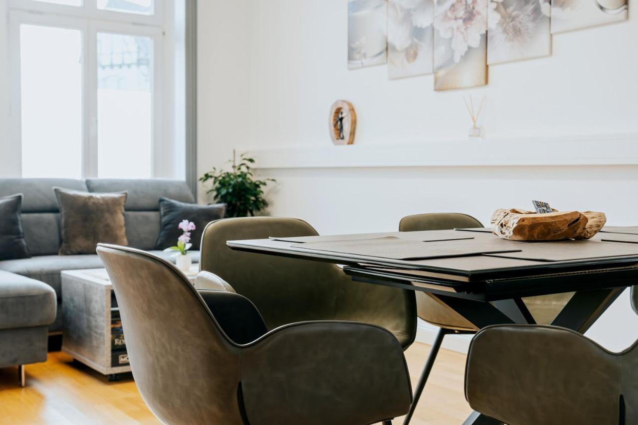 Blissplace 3 Zi Premium Apartment Nahe Getec Arena Mit Kingsize Betten Und Balkon Magdeburg Exteriör bild