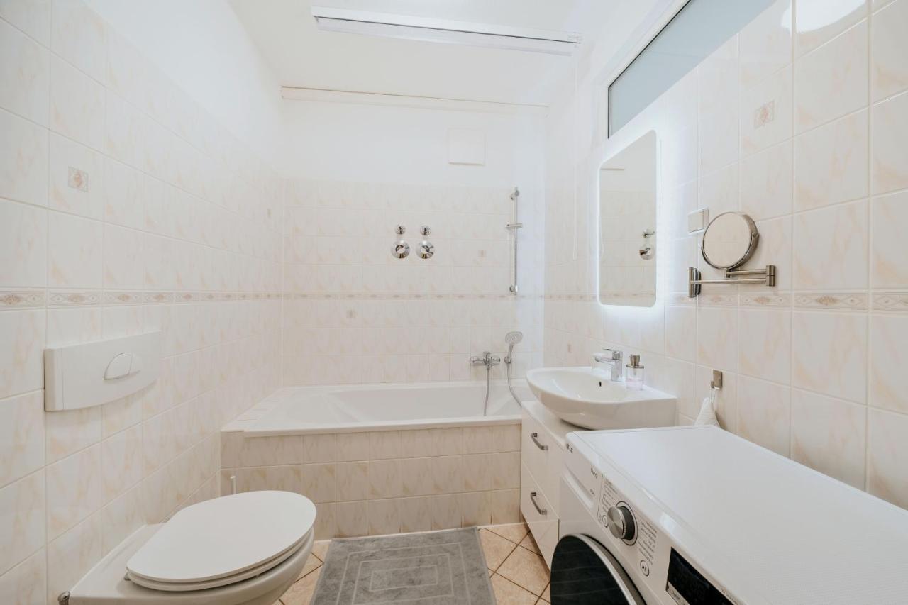 Blissplace 3 Zi Premium Apartment Nahe Getec Arena Mit Kingsize Betten Und Balkon Magdeburg Exteriör bild